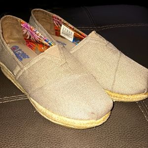 Barley wore Skechers Bobs size 8